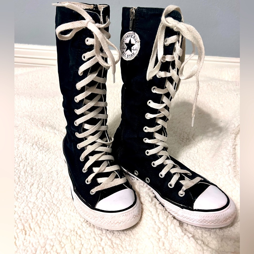 Tall Converse Juniors size 4 Great Condition!